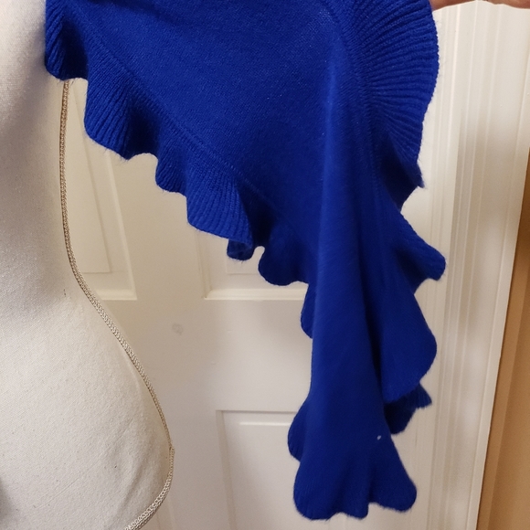 NWT Eighteen Collection clematis blue ruffled scarf - Picture 3 of 9